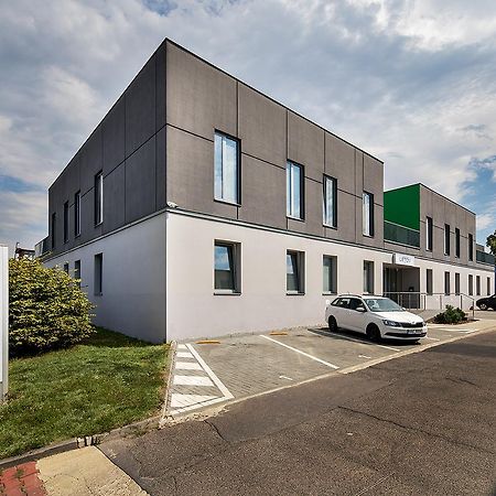 Hotel & Hostel Letov Prag Dış mekan fotoğraf