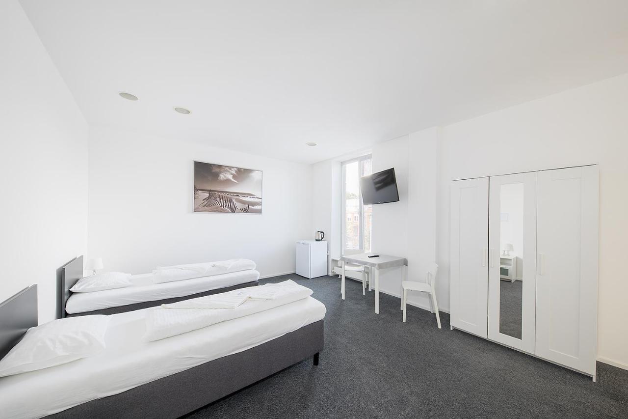 Hotel & Hostel Letov Prag Dış mekan fotoğraf